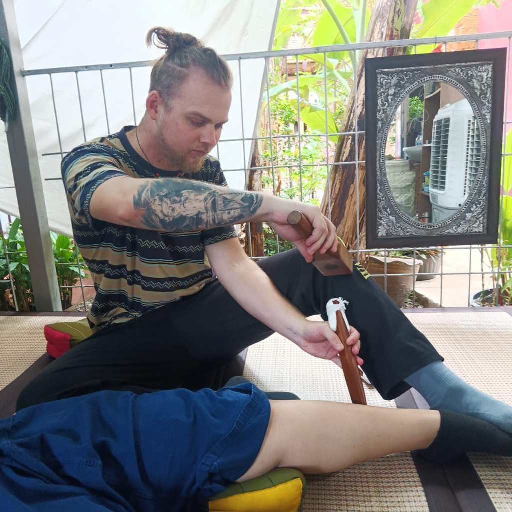 Tok Sen Massage – Klopftechnik aus Nordthailand (60 & 90 Minuten)
