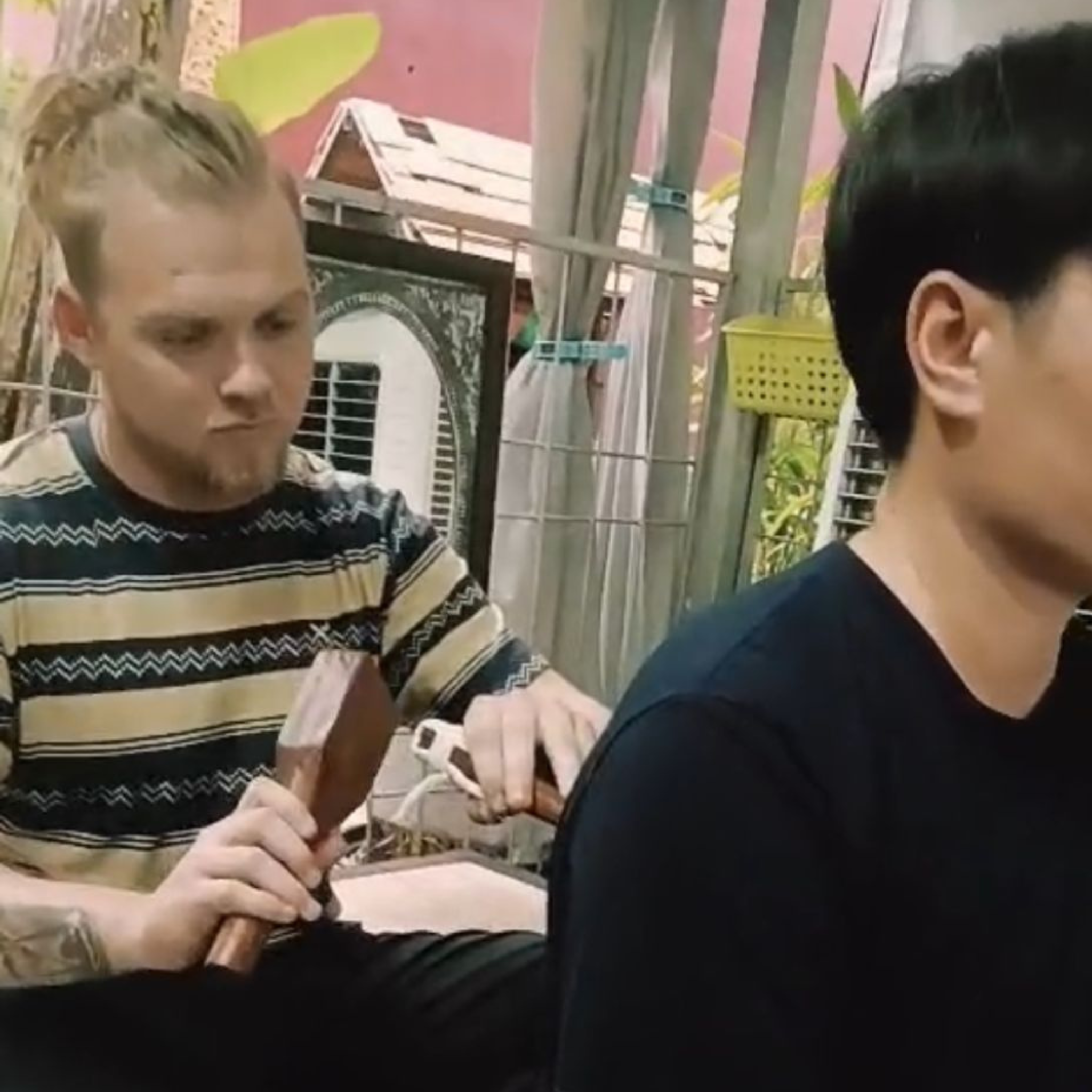 Unternehmer Break – Tok Sen im Büro