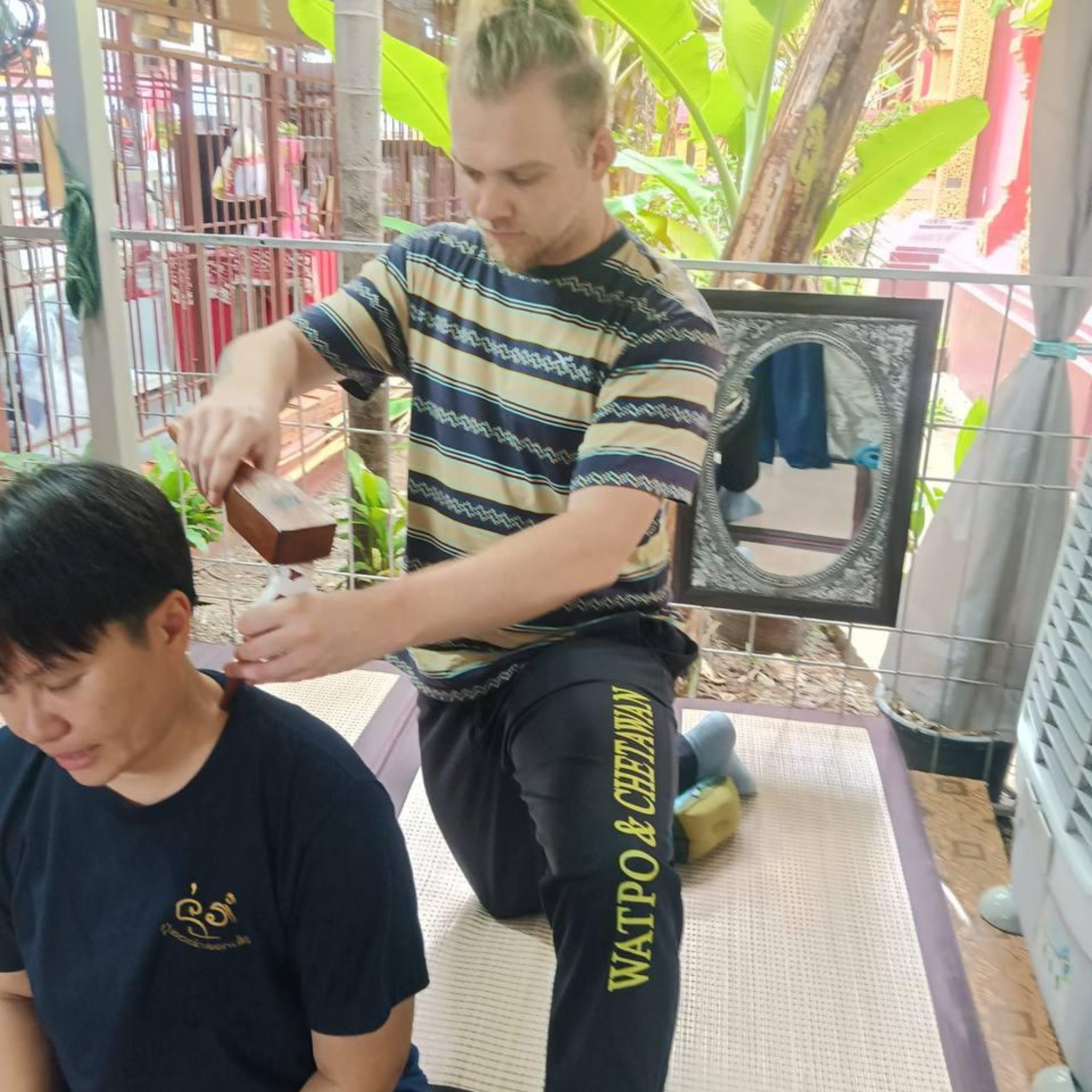 Tok Sen Massage – Klopftechnik aus Nordthailand (60 & 90 Minuten)